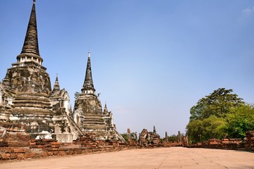 Naklejka premium The Wat Mongkol Bophit is a Buddhist temple located in Ayutthaya, Thailand. This place also be one of ayutthaya historical park.