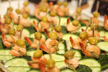 Canapes with shrimp, cucumber and olives