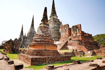 Fototapeta premium The Wat Mongkol Bophit is a Buddhist temple located in Ayutthaya, Thailand. This place also be one of ayutthaya historical park.
