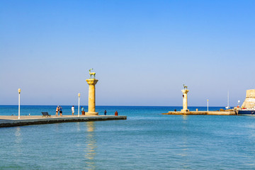 Hirschkuh statue in the place of the Colossus of Rhodes