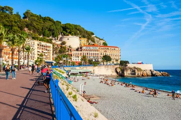 Fotobehang Nice Plage Blue Beach in Nice, Frankrijk