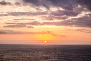 Obraz premium atardecer en el mar