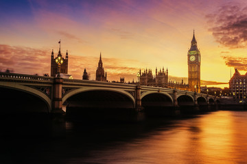 Naklejka premium Dramatic sunset over famous Big Ben clock tower in London, UK.