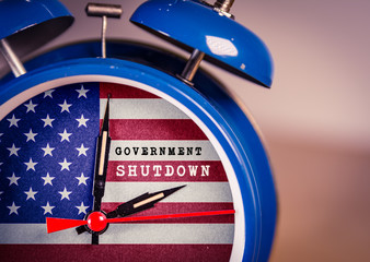 Retro alarm Clock with Government Shutdown text,and American Flag. USA shutdown, government closed and American federal shut down due to spending bill disagreement between the left and the right - obrazy, fototapety, plakaty