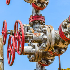 Oil well wellhead equipment. Hand valve with handwheel for openi