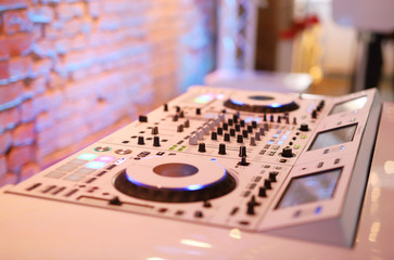 dj mixing music
