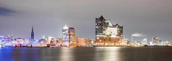 Elbphilharmonie and Hamburg harbor at night © Günter Albers