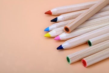 Obraz premium Colour pencils isolated on plain pink background
