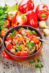 Chicken liver with sweet pepper and tomatoes