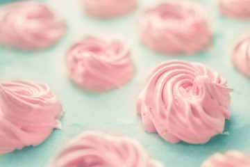 Obraz na płótnie Canvas Cooking pink marshmallow