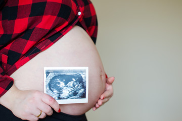 Pregnan woman with pictures