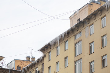 Fototapeta na wymiar icicles on the facade