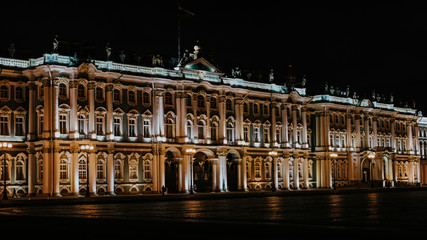Saint Petersbourg de nuit