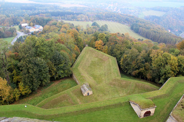 blick von einer burg runter auf die anlagen in dresden sachsen deutschland fotografiert während...