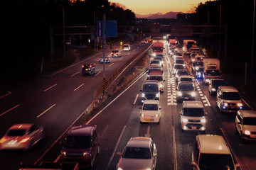Fototapeta premium 夕暮れの道路