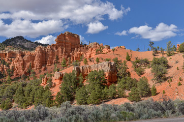 Fototapeta na wymiar sandstone cliffs and hoodoos at Red Canyon in Dixie National Forest (Garfield County, Utah)