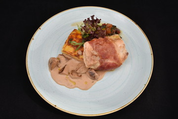 tenderloin with vegetables and mushroom sauce