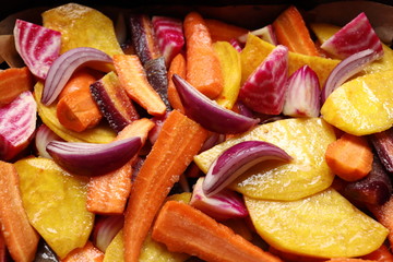Sliced beets and carrots of different varieties, prepared for baking.