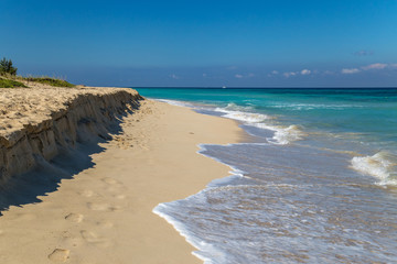 Fototapeta na wymiar White sand beach on a tropical island