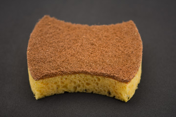 ywllow Kitchen sponge