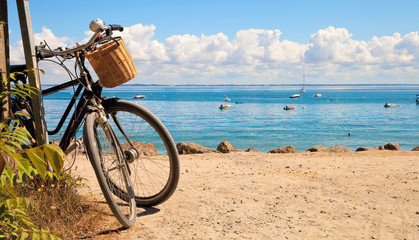 Fototapeta premium Plage et vélo sur la côte Vendéenne à Noirmoutier > Vendée > France