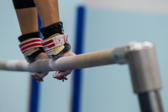 Mani su parallele asimmetriche | Allenamento in palestra