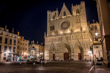 Fototapeta premium Primatiale Saint Jean Lyon (France) la nuit