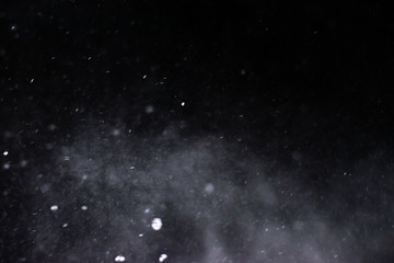 Obraz premium abstrakcyjne plamy wody na czarnym tle - obraz