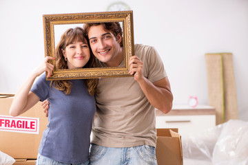Young pair moving to new appartment