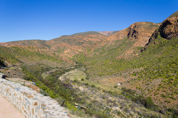 Fototapeta na wymiar South african landscape along the road to Franschhoek