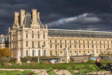 Fototapeta premium Dark clouds, thunderstorm, park in Paris center