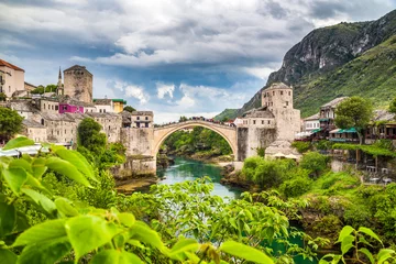 Papier Peint photo Stari Most Vieille ville de Mostar avec le célèbre vieux pont (Stari Most), Bosnie-Herzégovine