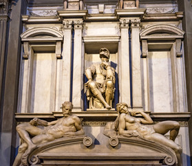 Obraz premium Michelangelo Statues Chapel San Lorenzo Medici Church Florence Italy