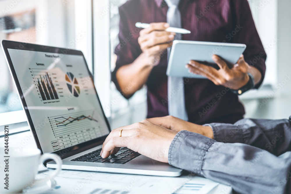 Aufkleber Co-working Business Team meeting Planning Strategy Analysis investment and saving concept. meeting discussing new plan financial graph data on Laptop.