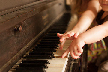piano, children, children playing the piano, little fingers, child's hands, old piano