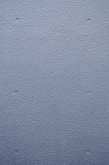 銀色に塗装した壁