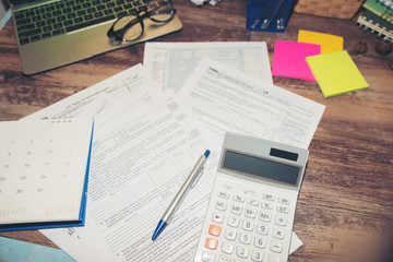 Obraz premium Calendar 2019 and Individual Income Tax Form For who have income According to United States law.This is the season that has to pay taxes,deadline of tax payment.