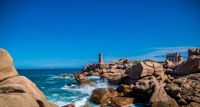 Le phare de Ploumanac'h, C&ocirc;tes-d'Armor, Bretagne, France.