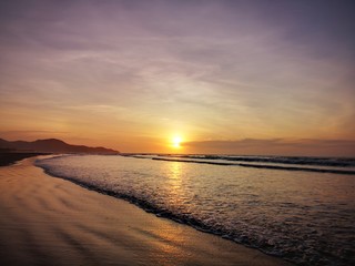 Naklejka premium Beautiful sunset view along the beach.