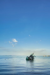 Obraz premium Loneliness scene of sunken ship before the sunset.