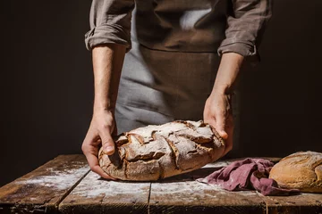 Foto op Canvas Bakker of chef-kok met vers gebakken brood © nerudol