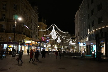 Fototapeta premium Night streets of winter Vienna. Beautiful illumination.
