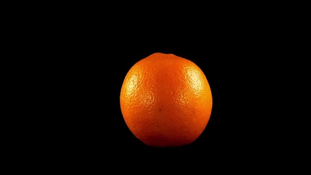 Oranges on a black background.	Shooting in the movement.