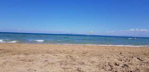 Plaża morze fale błękit piasek wakacje wypoczynek