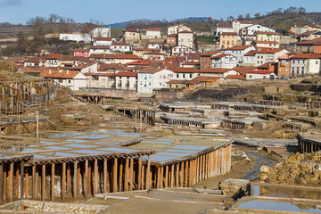 Obraz premium Salty valley of Añana salines in Spain