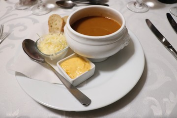 SOUPE DE POISSONS AVEC ROUILLE ET EMMENTAL RAPE