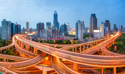 Obraz premium Szanghaj panoramę z węzłem drogowym