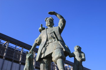 桃太郎像