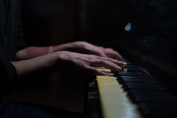 Fototapeta na wymiar hands on the piano keyboard