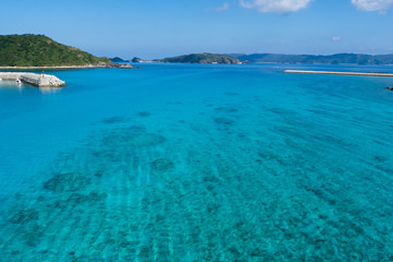 Fototapeta na wymiar 阿嘉島の美しい海「ケラマブルー」